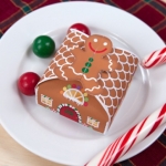Papercraft recortable y armable de una caja caramelos para Navidad. Manualidades a Raudales.